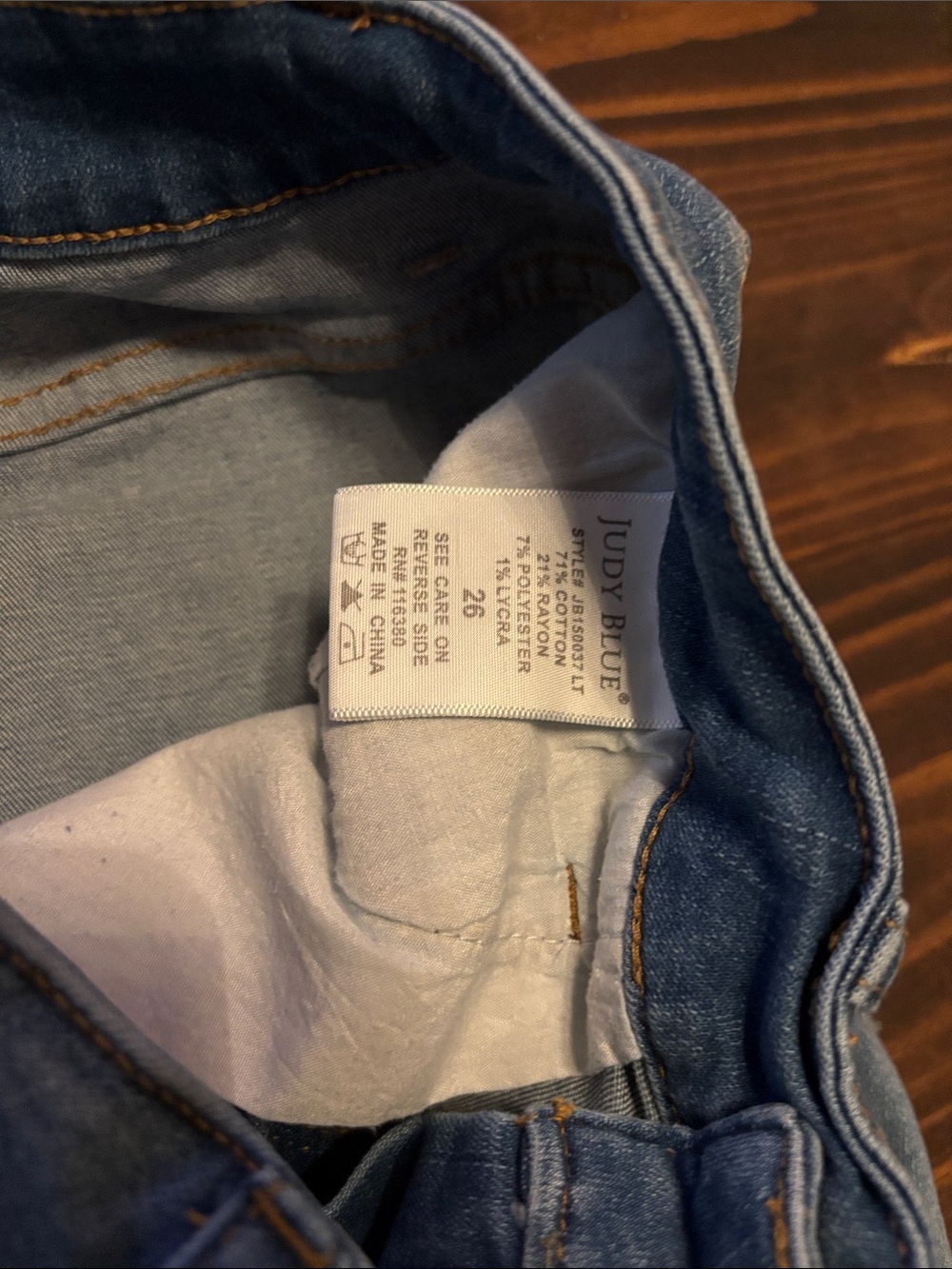 Judy Blue roll cuff jean denim shorts 26 - Picture 3 of 4